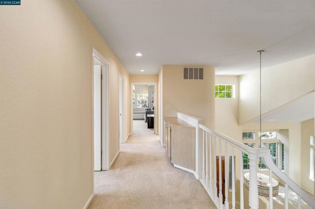 220 Valley Glen Ln, Martinez, CA 94553