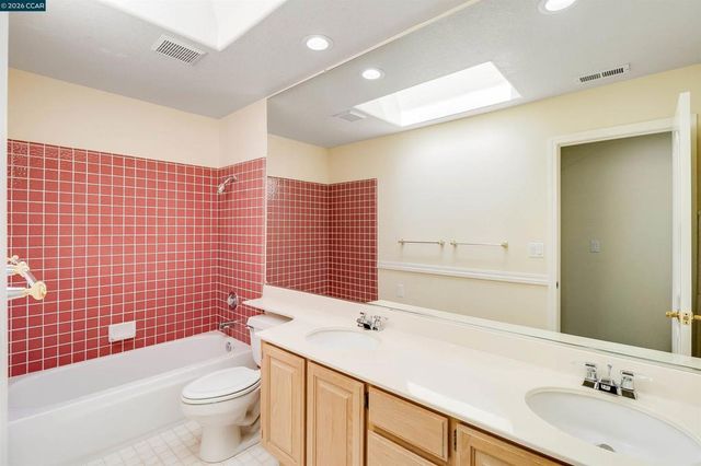 220 Valley Glen Ln, Martinez, CA 94553