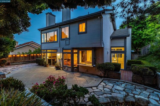 220 Valley Glen Ln, Martinez, CA 94553