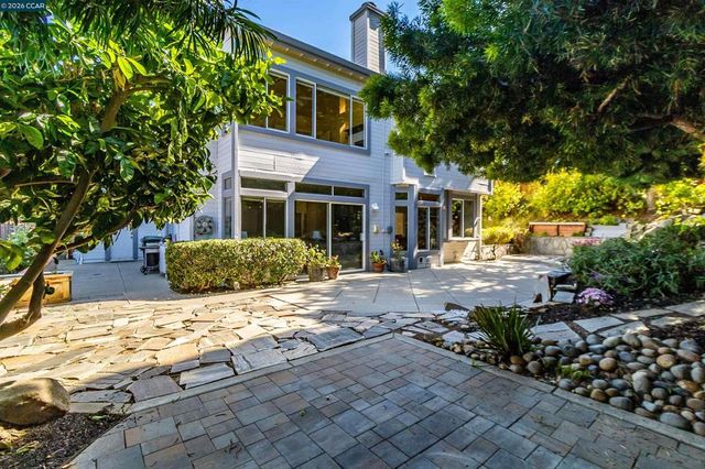 220 Valley Glen Ln, Martinez, CA 94553