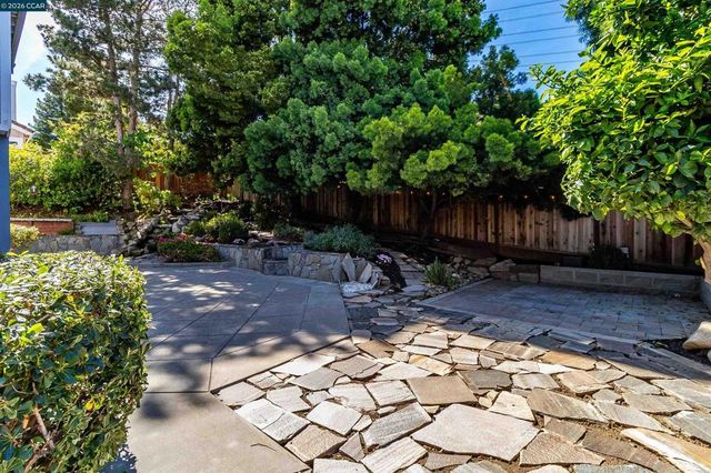 220 Valley Glen Ln, Martinez, CA 94553