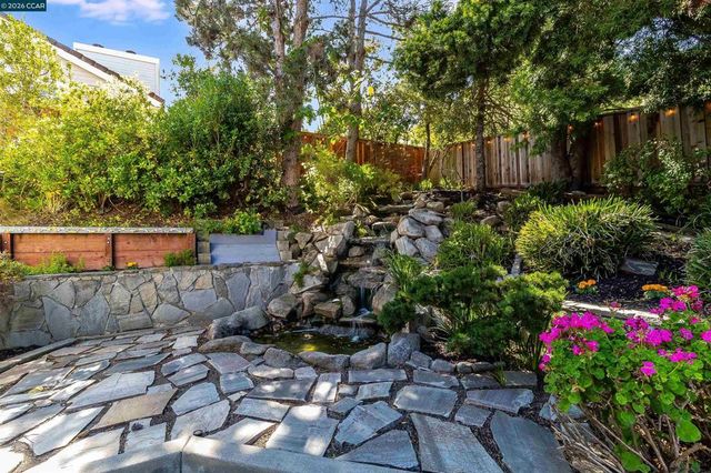 220 Valley Glen Ln, Martinez, CA 94553