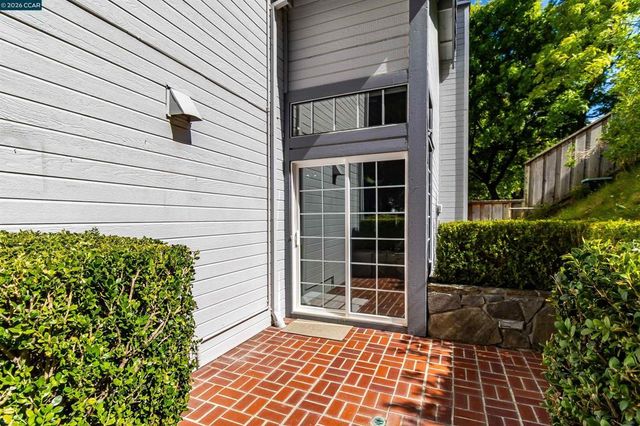 220 Valley Glen Ln, Martinez, CA 94553