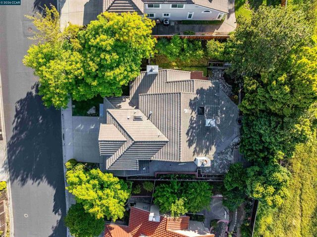 220 Valley Glen Ln, Martinez, CA 94553