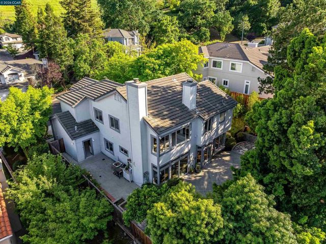 220 Valley Glen Ln, Martinez, CA 94553