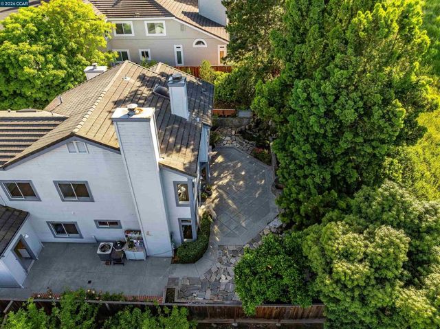 220 Valley Glen Ln, Martinez, CA 94553