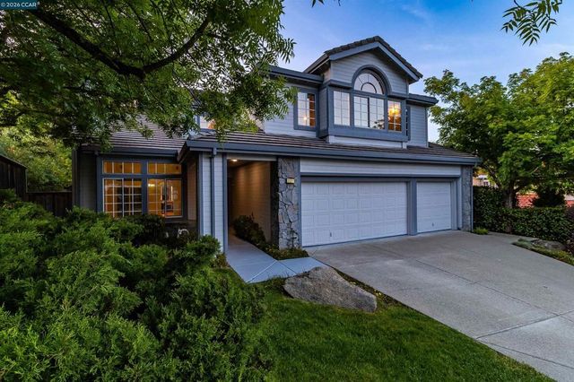 220 Valley Glen Ln, Martinez, CA 94553