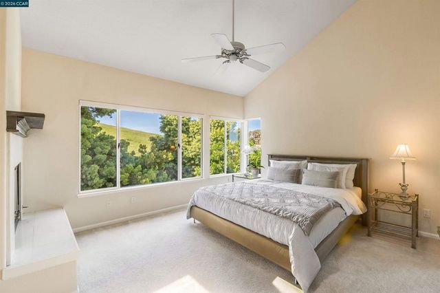 220 Valley Glen Ln, Martinez, CA 94553