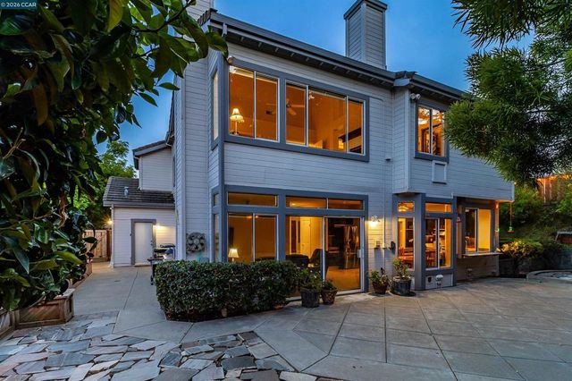220 Valley Glen Ln, Martinez, CA 94553