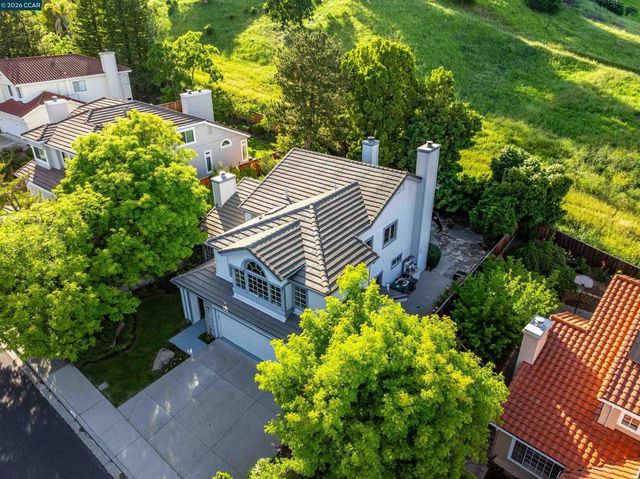 220 Valley Glen Ln, Martinez, CA 94553