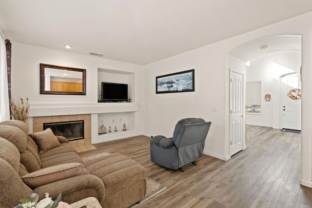 46 Bascom Ct, Sacramento, CA 95835