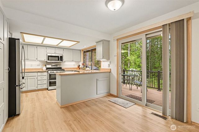 22934 SE 37th St, Sammamish, WA 98075