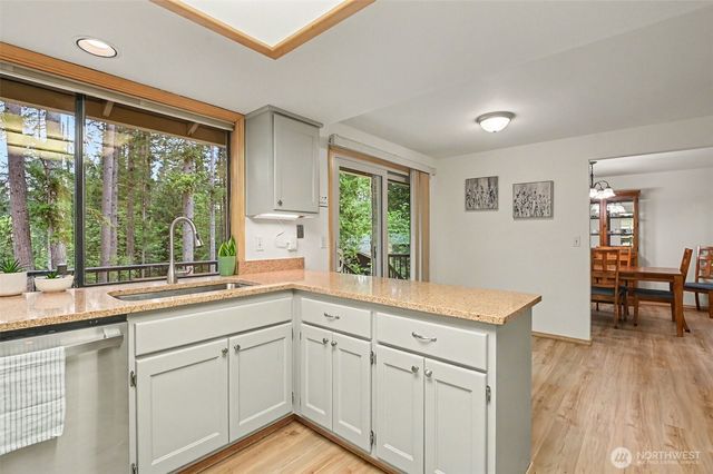 22934 SE 37th St, Sammamish, WA 98075