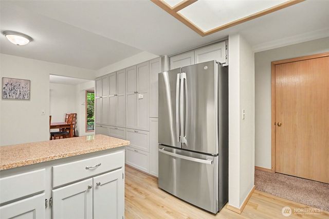 22934 SE 37th St, Sammamish, WA 98075
