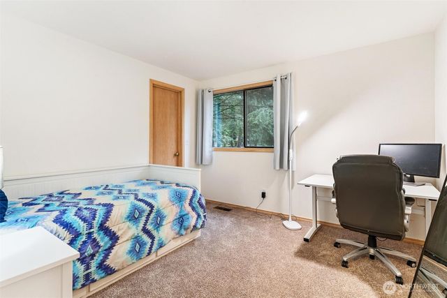 22934 SE 37th St, Sammamish, WA 98075