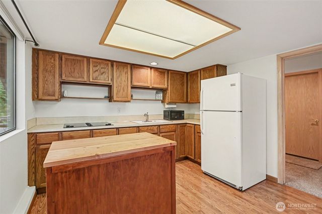 22934 SE 37th St, Sammamish, WA 98075