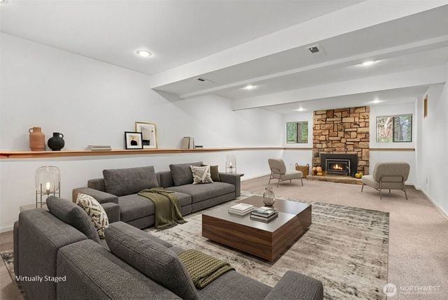 22934 SE 37th St, Sammamish, WA 98075