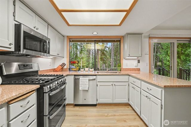22934 SE 37th St, Sammamish, WA 98075