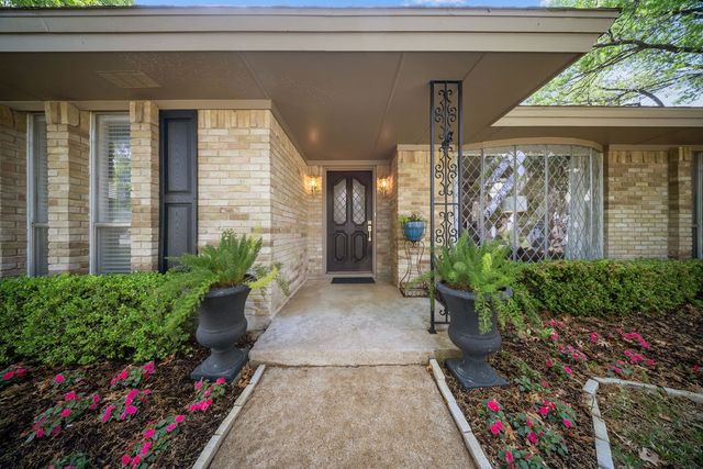2904 Hunters Creek Place, Plano, TX 75075