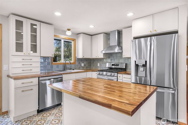 2832 St Clair, Bellingham, WA 98226