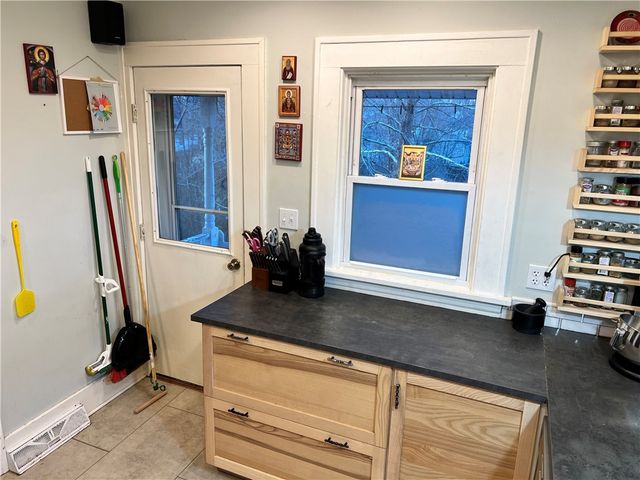 4 E Ridge Ave, Greenville Boro, PA 16125