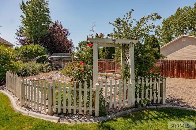 1184 Shadow Mountain Court, Idaho Falls, ID 83404