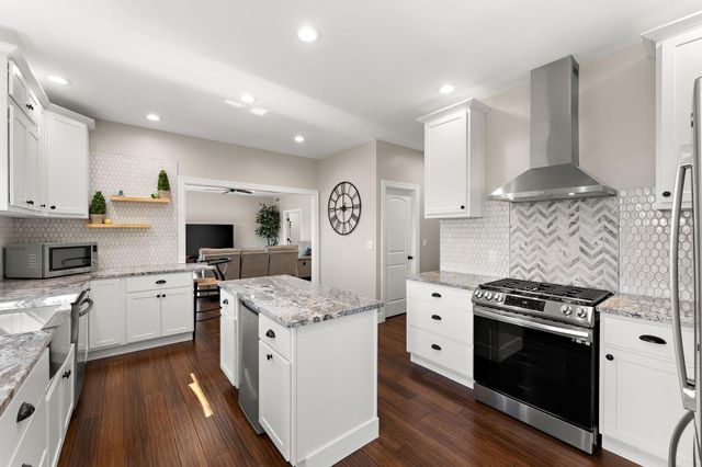 2656 Mariestad Drive, Valparaiso, IN 46385
