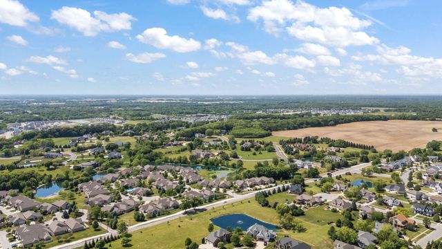 2656 Mariestad Drive, Valparaiso, IN 46385