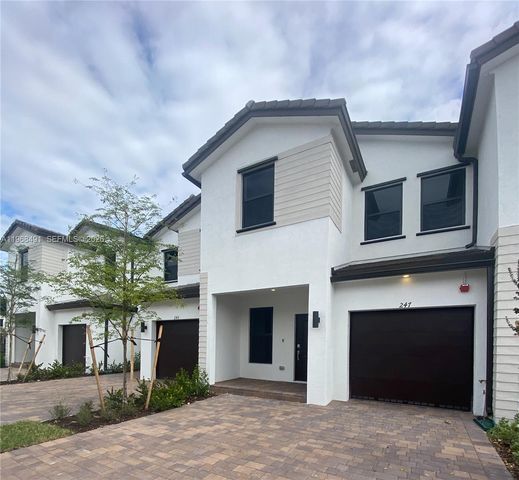 247 SW 159th Pl, Pembroke Pines, FL 33027