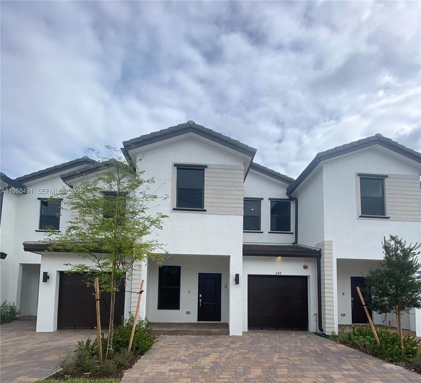 247 SW 159th Pl, Pembroke Pines, FL 33027