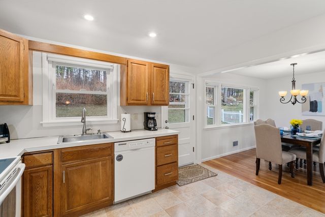 43 Lanewood Ave, Framingham, MA 01701