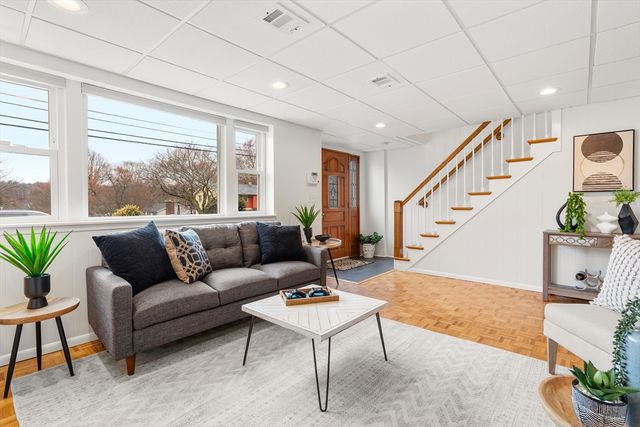 43 Lanewood Ave, Framingham, MA 01701