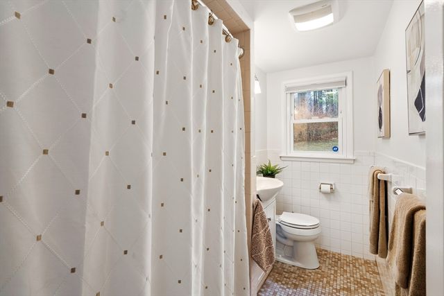 43 Lanewood Ave, Framingham, MA 01701