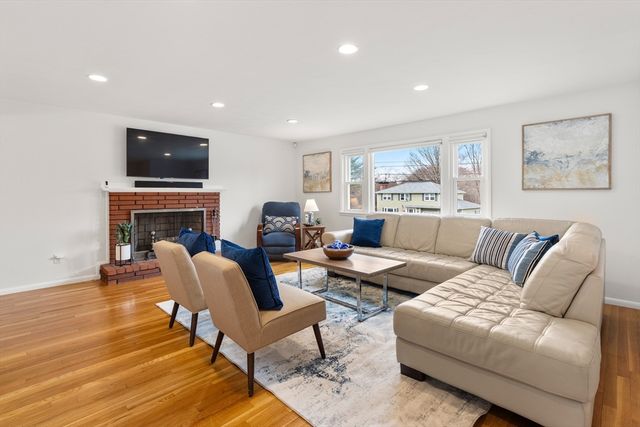 43 Lanewood Ave, Framingham, MA 01701