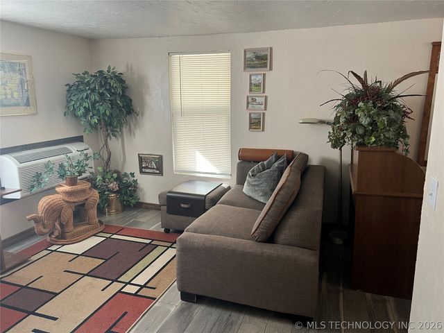 133 Lake Drive, Eufaula, OK 74432