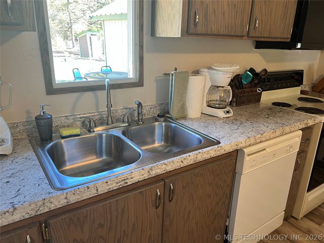 133 Lake Drive, Eufaula, OK 74432