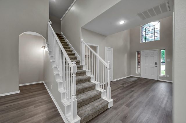 4 Logan Creek Lane, Conroe, TX 77304