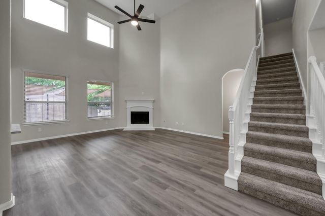 4 Logan Creek Lane, Conroe, TX 77304