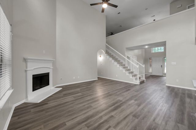 4 Logan Creek Lane, Conroe, TX 77304