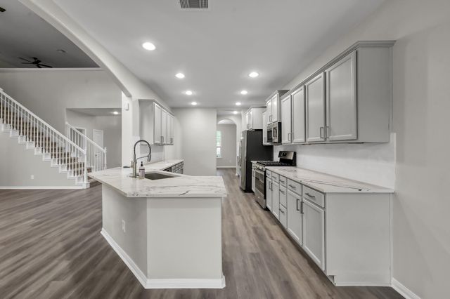 4 Logan Creek Lane, Conroe, TX 77304