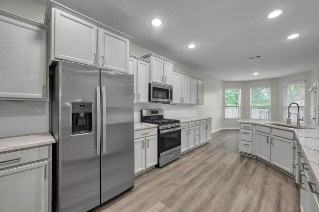 4 Logan Creek Lane, Conroe, TX 77304