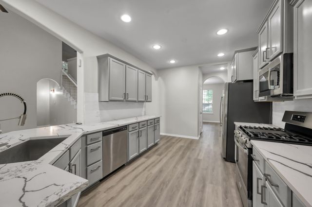 4 Logan Creek Lane, Conroe, TX 77304