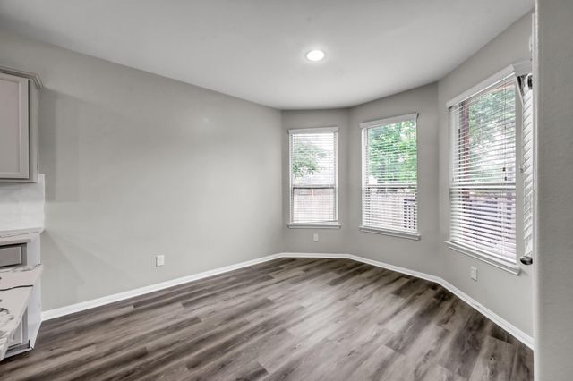 4 Logan Creek Lane, Conroe, TX 77304