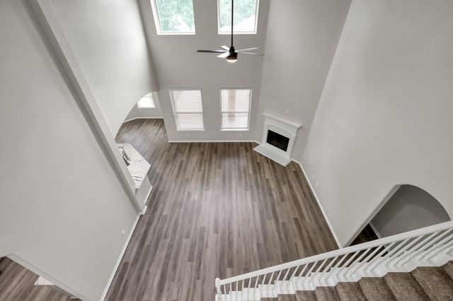 4 Logan Creek Lane, Conroe, TX 77304