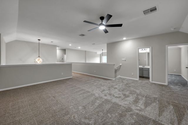 4 Logan Creek Lane, Conroe, TX 77304