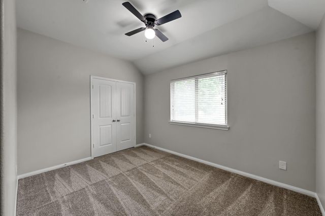 4 Logan Creek Lane, Conroe, TX 77304