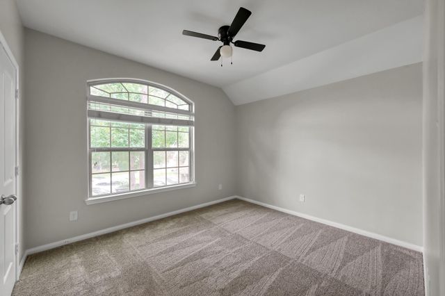 4 Logan Creek Lane, Conroe, TX 77304