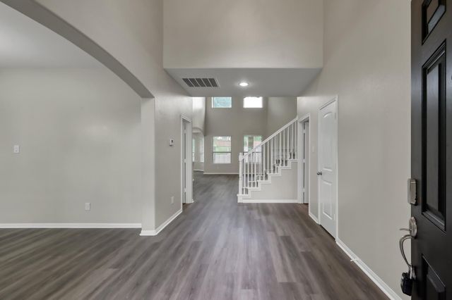 4 Logan Creek Lane, Conroe, TX 77304