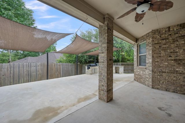 4 Logan Creek Lane, Conroe, TX 77304