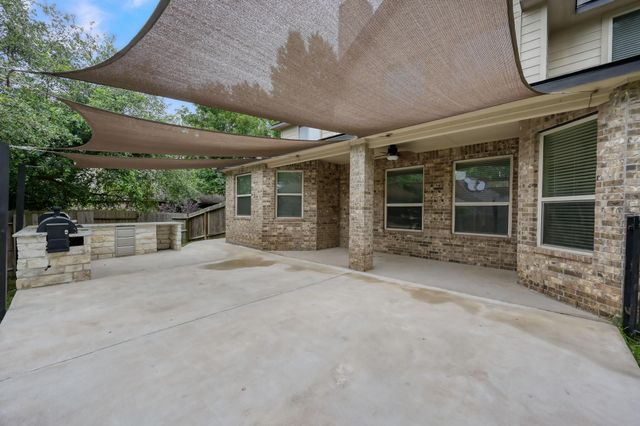 4 Logan Creek Lane, Conroe, TX 77304